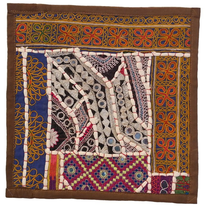 وسط میزی کوچک عسلی کهنه دوزی کد QUKOH9