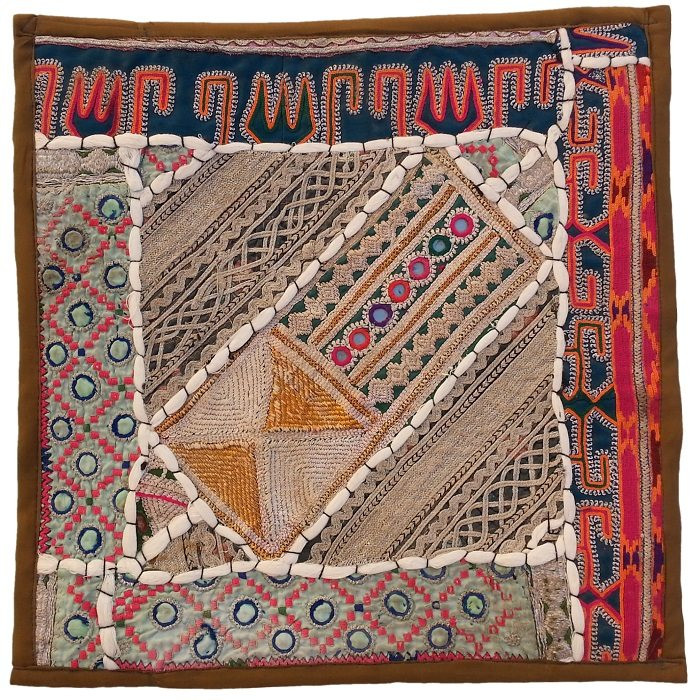 وسط میزی کوچک عسلی کهنه دوزی کد QUKOH21