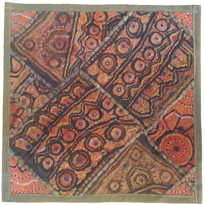 وسط میزی کوچک عسلی سوزن دوزی گلابتون کد QUZAR34