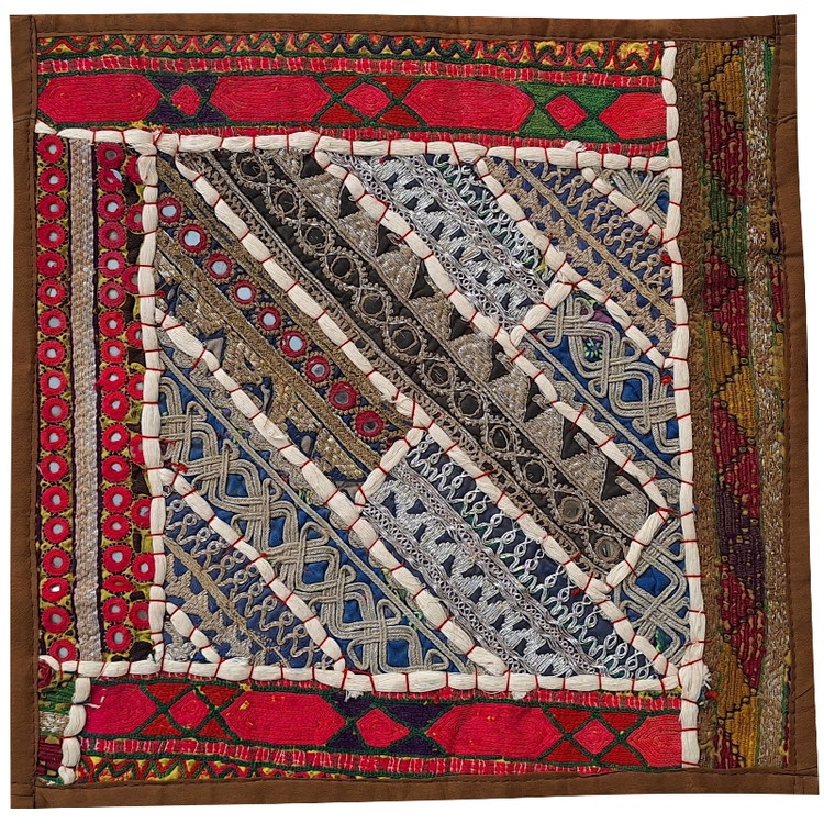 وسط میزی کوچک عسلی کهنه دوزی کد QUKOH۴۶